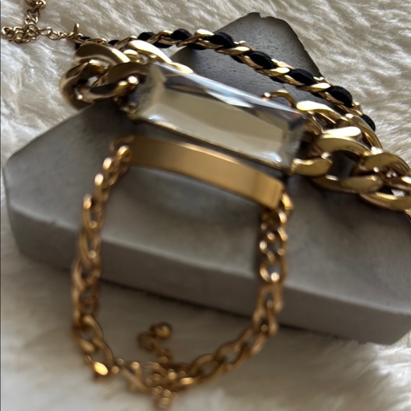 Elegant Gold Chain Bracelet with Crystal Accent - Picture 4 of 4